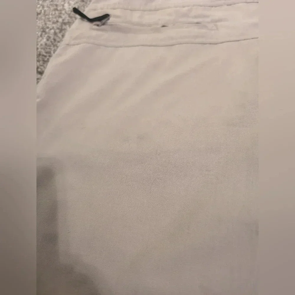 🎈3/$15🎈 Men's size 3 lightweight khaki pants with zippered pockets